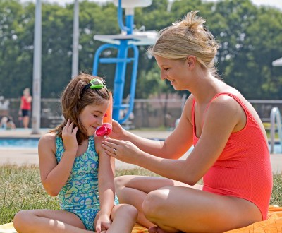 3 Types Of Moms That’ll Be At The Pool This Summer dreamstime_s_8521857